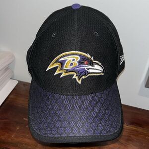 New Stretch Baltimore Ravens Silver NFL Shield Honeycomb Bill Baseball Cap NWOT